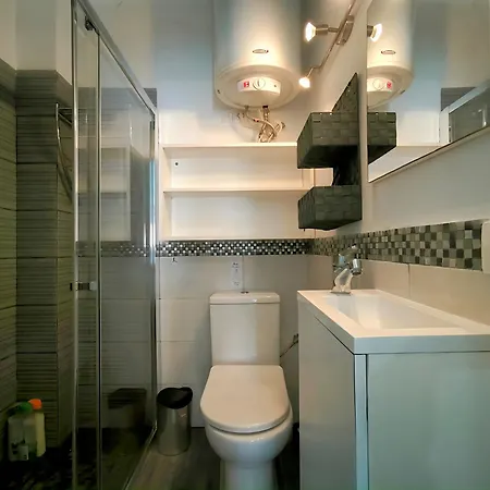Coastal Getaway Apartment *