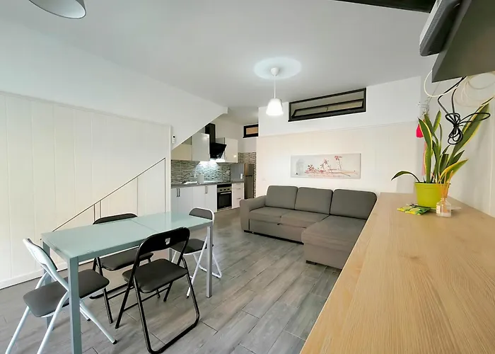 Апартаменты Coastal Getaway *